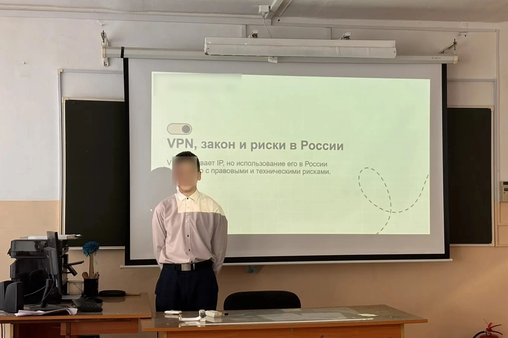 В российских школах начали систематически проводить занятия по цифровой безопасности, на которых учащимся рассказывают о рисках использования VPN, утечке персональных данных и возможных правовых последствиях.
