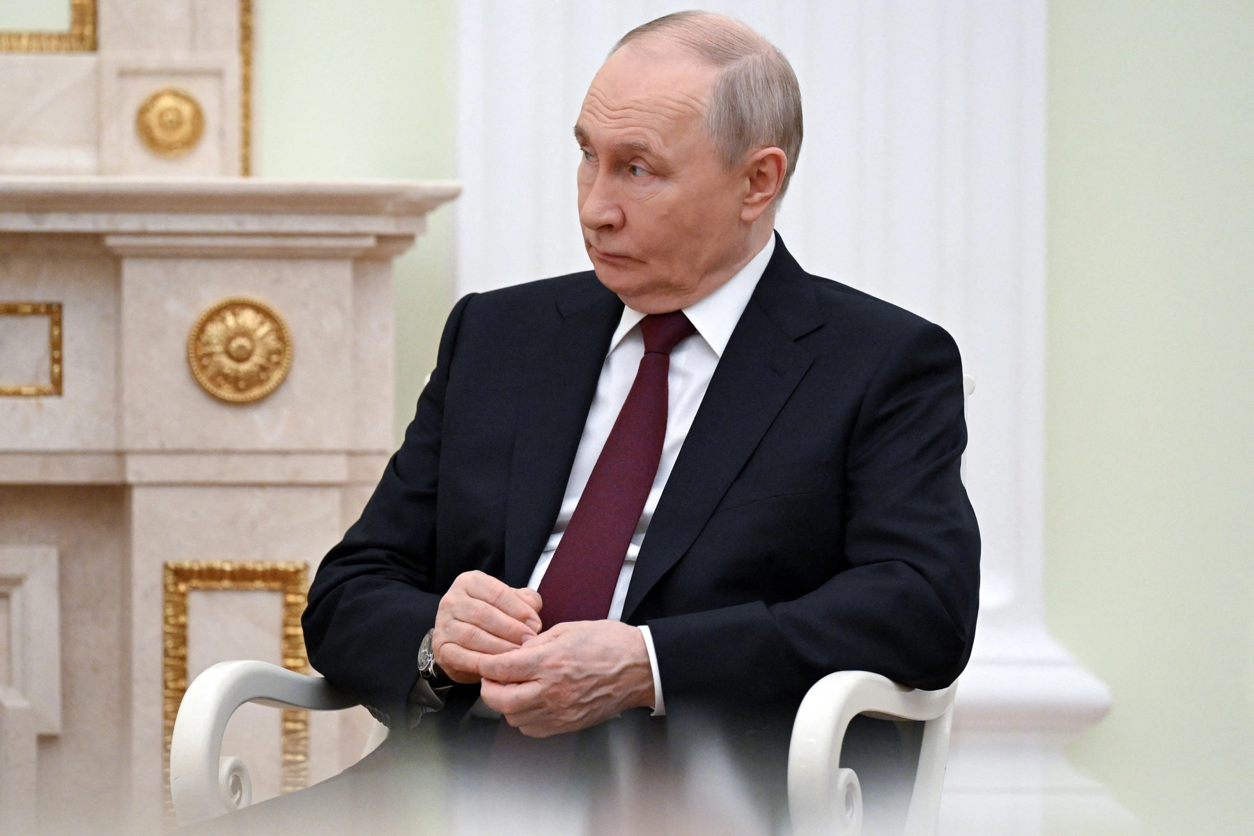За несколько дней сотни провластных аккаунтов во «ВКонтакте» начали массово комментировать новости о шестой подряд неделе падения рейтинга Владимира Путина, называя это «сезонной динамикой» и сравнивая его показатели с рейтингами западных лидеров.