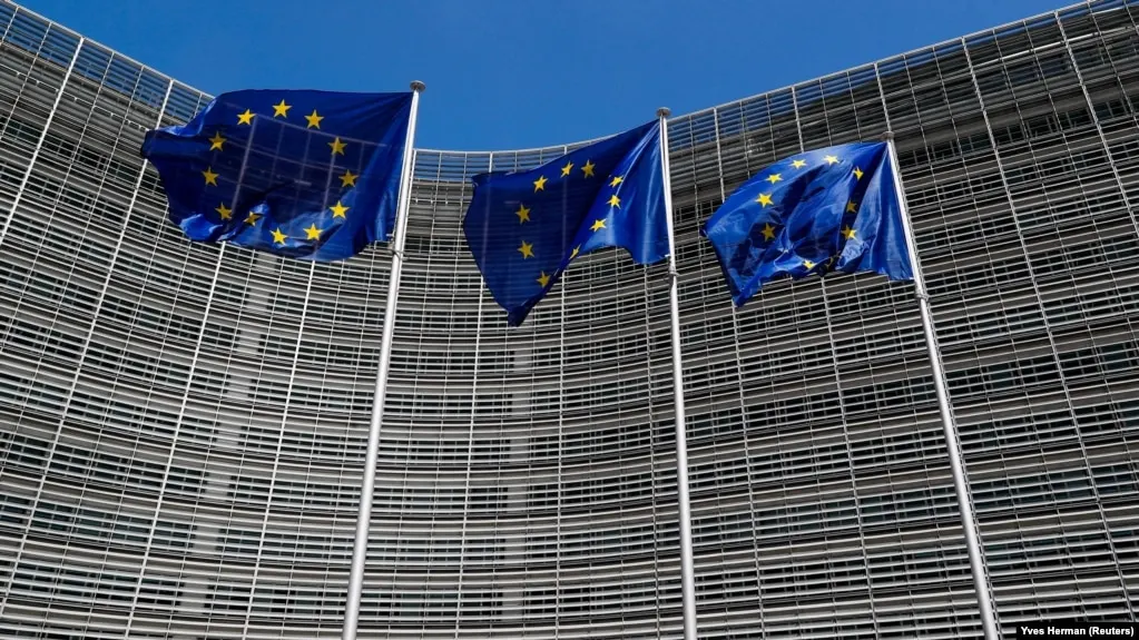 Совет ЕС ввёл санкции против медиаплатформы Euromore и фонда «Правфонд», обвинив их в распространении прокремлёвской пропаганды и подрыве ценностей Европейского союза.