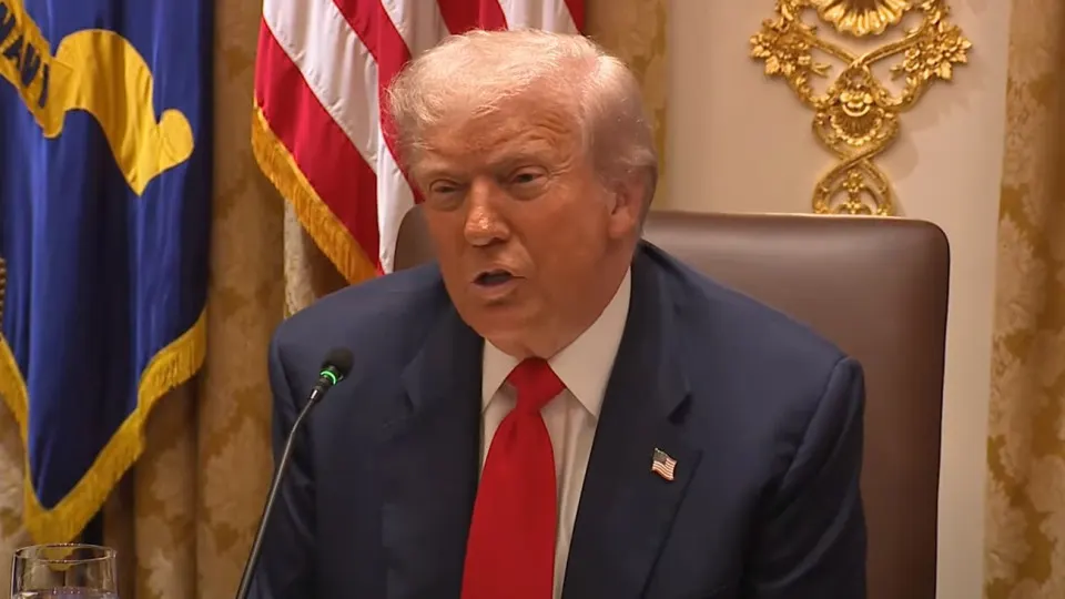 Президент США заявил, что Тегеран просит разблокировать Ормузский пролив на фоне затянувшихся переговоров о ядерной сделке. Иран предложил поэтапный план, но стороны не сошлись; его представитель провёл серию зарубежных визитов и встретился в Петербурге с российским лидером.