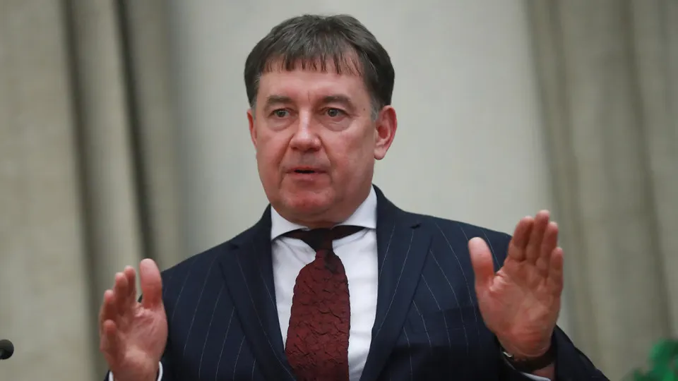 Московский городской суд оставил в силе решение о национализации сети отелей Marton и более сотни объектов недвижимости на 9 млрд рублей, связанных с бывшим председателем Совета судей России Виктором Момотовым, которого Генпрокуратура связывает с криминальными авторитетами и нелегальным бизнесом.