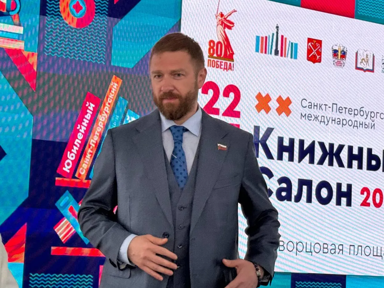 Спикер сообщил, что парламент в ближайшее время рассмотрит заявление депутата о досрочном уходе. Между тем следствие возбудило уголовное дело по факту хищения около 37 млн рублей; по делу проходят несколько фигурантов, некоторым избраны меры пресечения.