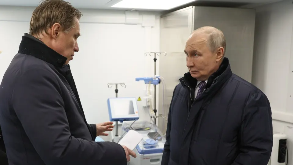 Президент потребовал от Минздрава увеличить охват репродуктивной диспансеризации для остановки снижения рождаемости; власти предлагают меры в рамках новой демографической стратегии.
