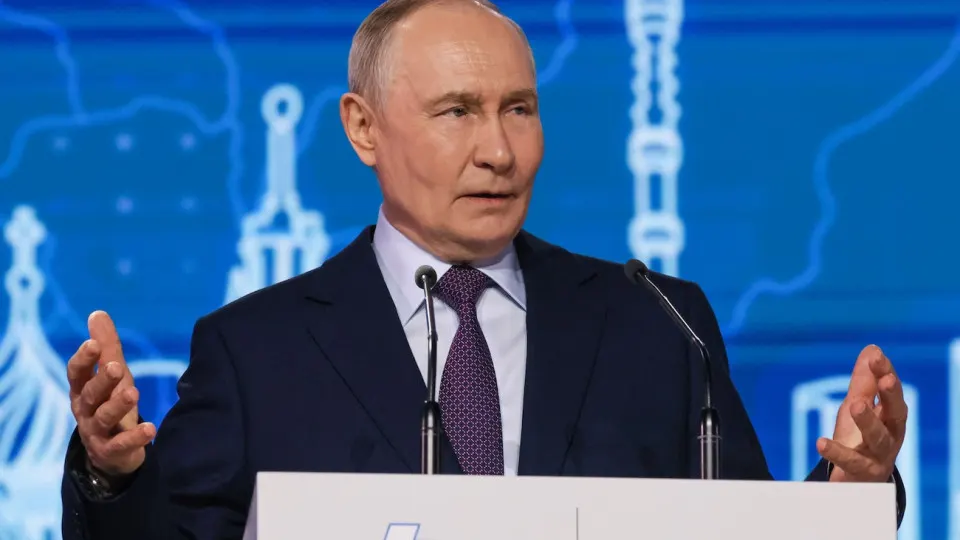 После серии ограничений в сети и запрета мессенджера власть столкнулась с рекордным падением одобрения. Президент призвал законодателей сосредоточиться не только на запретительных мерах.