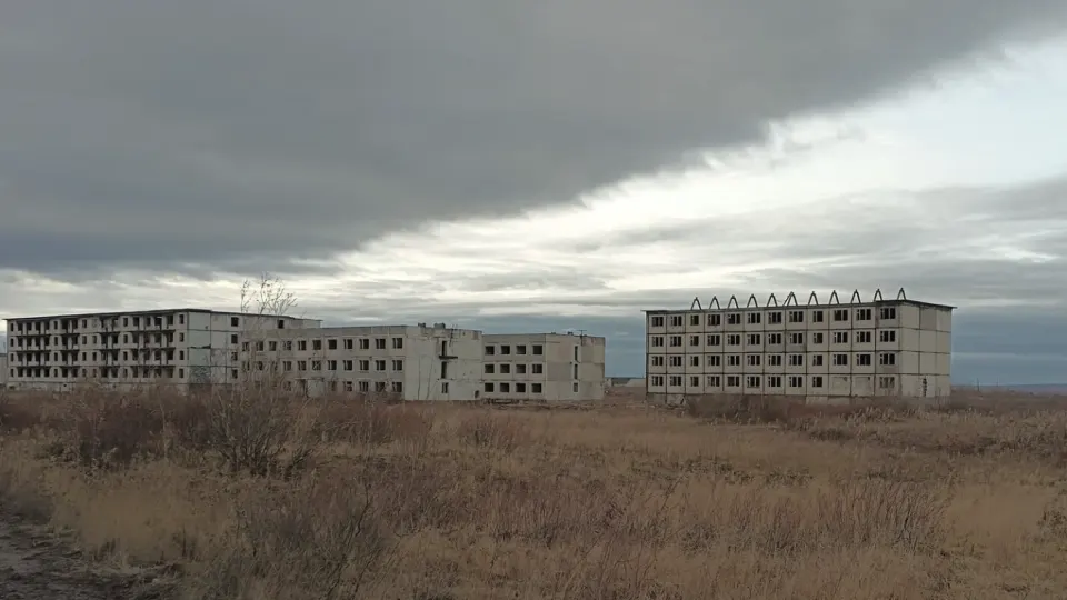 Несмотря на многолетние кампании за многодетность и ограничения абортов, рождаемость в России продолжает падать: в 2026 году число новорожденных вновь снизилось, обновив антирекорды современной истории.