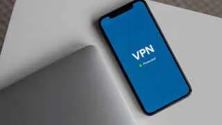 Российские пользователи VPN могут уже скоро лишиться возможности оплачивать такие сервисы банковскими картами из‑за готовящихся ограничений и зачистки серверов по новым правилам для хостинг-провайдеров.