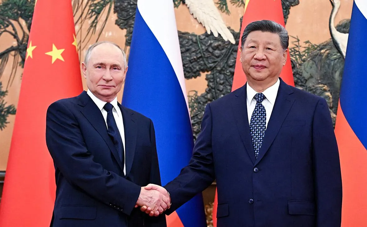 По сообщениям китайских изданий, Владимир Путин посетит Китай 20 мая. Визит носит рутинный характер и, как ожидается, не будет сопровождаться парадом или торжественной встречей. Это первый случай такого совпадения с приездом лидера США в тот же месяц.