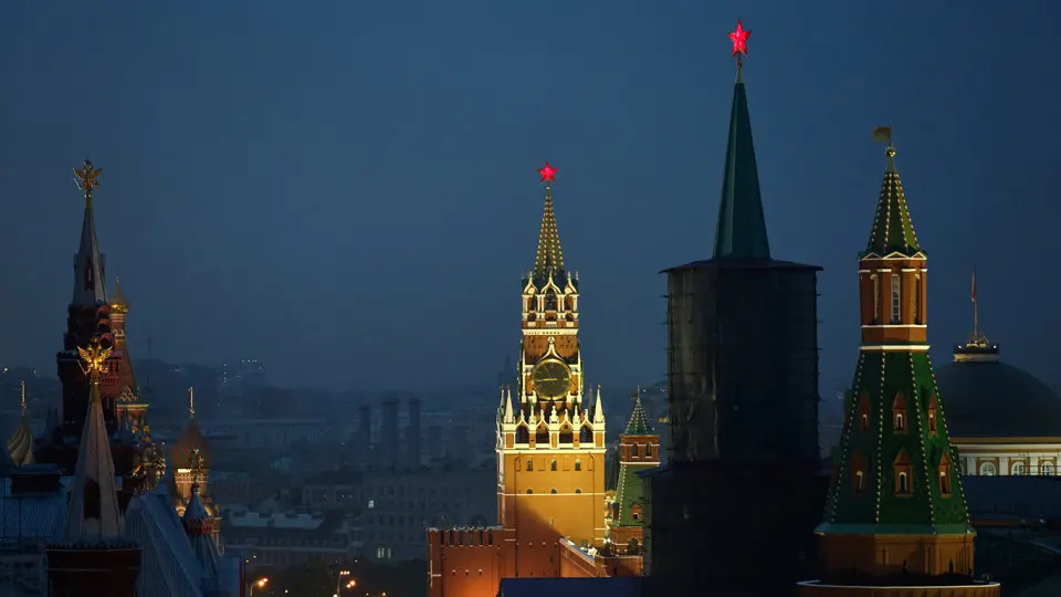 Отсутствие успехов на фронте, растущие потери, массированные налёты украинских дронов и экономические трудности заставляют российское руководство и часть элиты по-новому смотреть на продолжающийся конфликт. Внутри власти растёт тревога, а на поле боя ситуация остаётся тяжёлой и нестабильной.