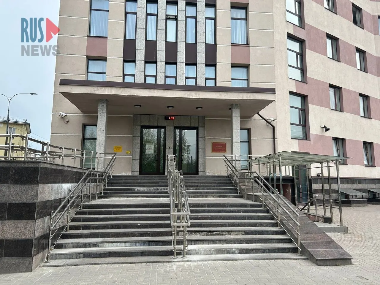 В Невском районном суде Петербурга прошло первое по существу заседание: прокуратура добилась назначения психолого-лингвистической экспертизы, обвиняемый частично признал вину.