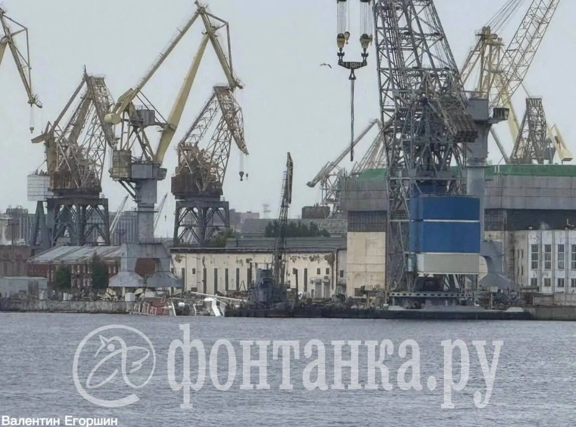 У места аварии установили краны: Ярославский судостроительный завод с привлечением специалистов «Балтспецфлота» намерен поднять буксир к концу мая. В начале августа 2025 года судно накренилось и частично ушло под воду.