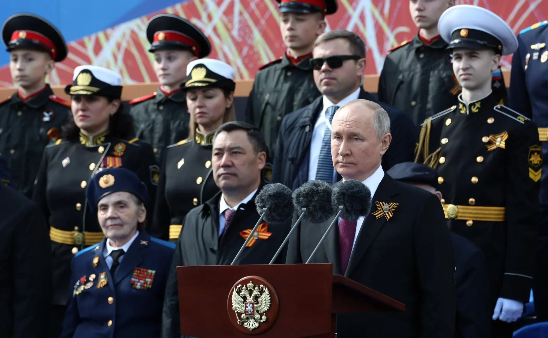 Президент выступил с речью на Параде Победы и заявил, что победа всегда была и будет за нами. Публикуем его обращение.