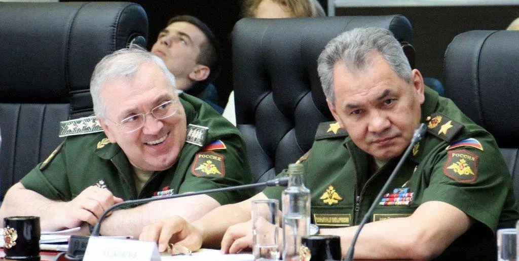 Московский суд обратил в доход государства деньги, недвижимость и другие активы бывшего первого замминистра обороны и членов его семьи — им вменяют хищения, отмывание и создание преступного сообщества.