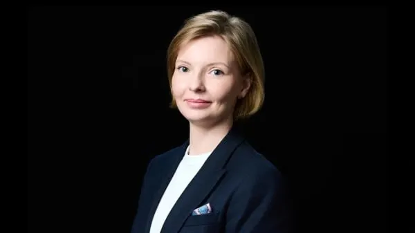 С сентября владельцы доменов в российских зонах обязаны подтверждать личность через портал Госуслуг. Операторы доменов уже запускают процедуру идентификации юридических лиц через ЕСИА и предлагают корпоративные тарифы с аудитом и поддержкой.