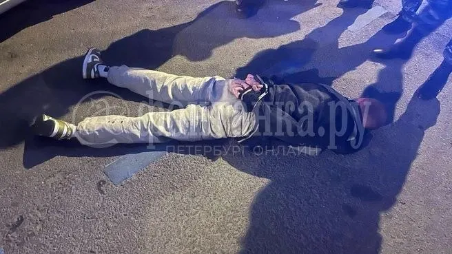 Ночью у бара на улице Жуковского между молодыми людьми и прохожим произошёл конфликт: одному из парней откусили ухо, его нашли и передали медикам для попытки пришивания.
