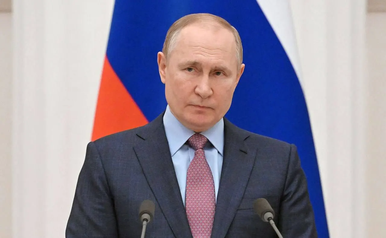 Президент предупредил, что замена низкоквалифицированных сотрудников искусственным интеллектом — необратимый и неизбежный процесс, уже затрагивающий младшие должности.