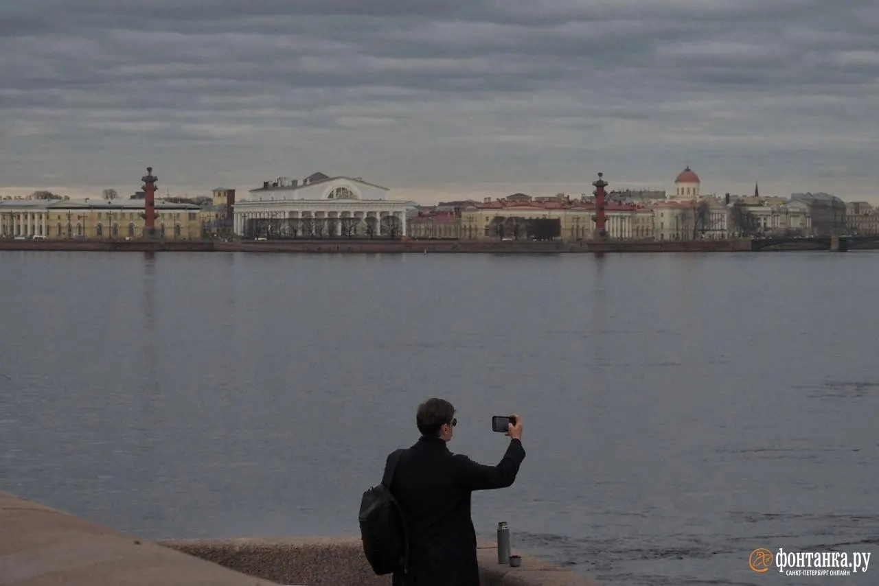 Днем ожидается +14…+16 °C, ночью около +8 °C. Ветер слабый, атмосферное давление немного повысится.