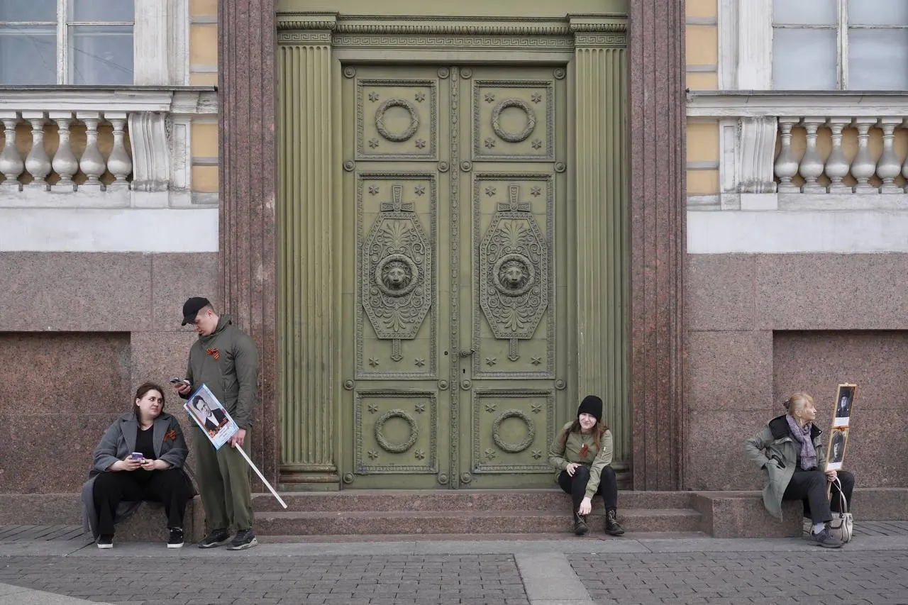 Короткий обзор событий в Петербурге, Ленинградской области и за рубежом: снос галереи, перебои в авиации после атак беспилотников, уголовное дело и политические акции.