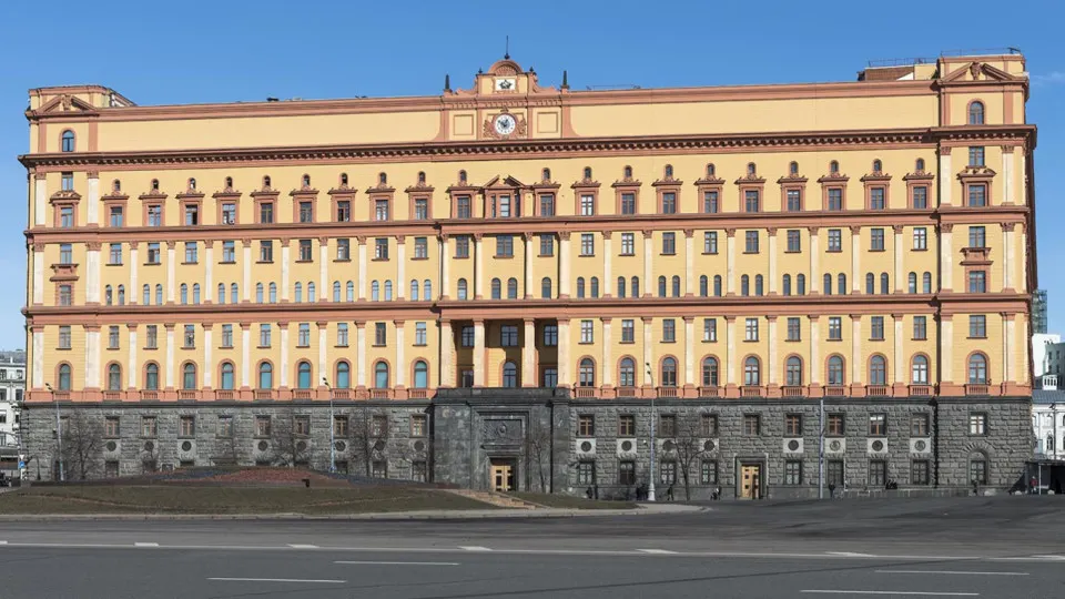 Руководитель Погранслужбы ФСБ заявил о нарушениях договоров по границам, усилении ограничений на пересечение границы и росте провокационных действий со стороны Финляндии и Эстонии; Москва готовится к разным сценариям развития событий.