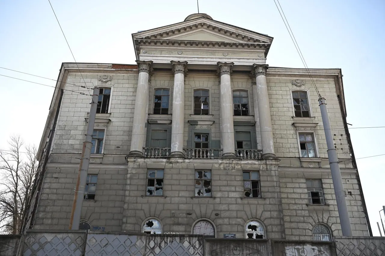 Аттестационная комиссия приостановила полномочия эксперта Александра Мартынова; теперь он три года не сможет заново проходить аттестацию. Решение стало возможным после вступления в силу нового приказа Минкульта.