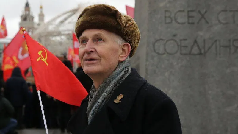 Военный суд в Тюмени приговорил 71‑летнюю Людмилу Пашнину к девяти годам колонии общего режима по обвинению в терроризме. Следствие утверждает, что она входила в движение «граждане СССР» и вербовала военнослужащих.