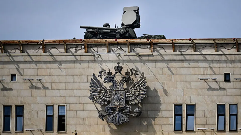 Из‑за сосредоточения средств ПВО вокруг столицы уязвимые регионы и энергетические объекты остаются менее защищёнными. Командование беспилотными силами Украины обещает поражать периферийные военные и энергопредприятия, а также инфраструктуру, откуда идёт экспорт нефти.