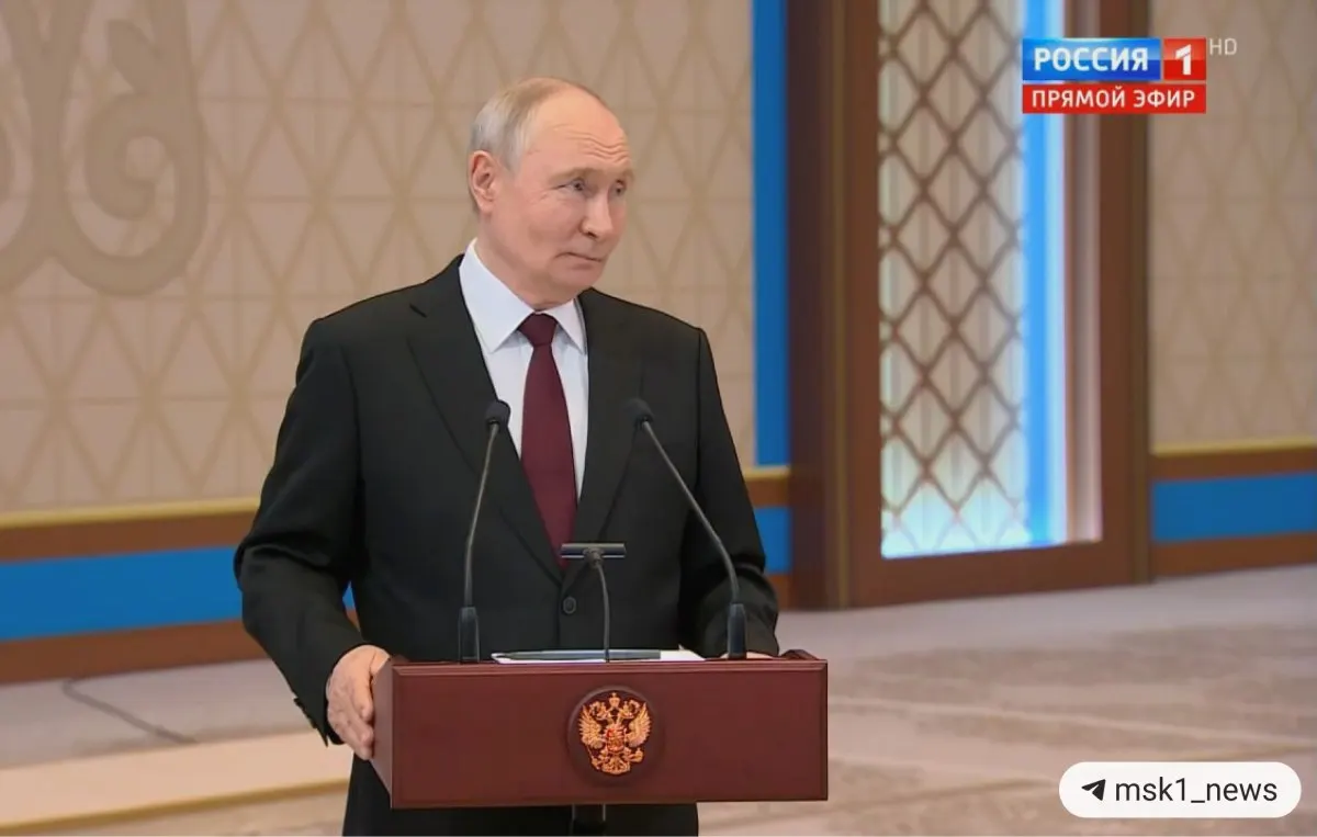 После госвизита в Казахстан президент пообщался с журналистами: он назвал преждевременным озвучивать конкретные сроки окончания спецоперации, отметил продвижение ВС РФ, связал кризис на Украине с политикой ЕС, отверг идею европейской подготовки к войне с Россией и раскритиковал западные СМИ.