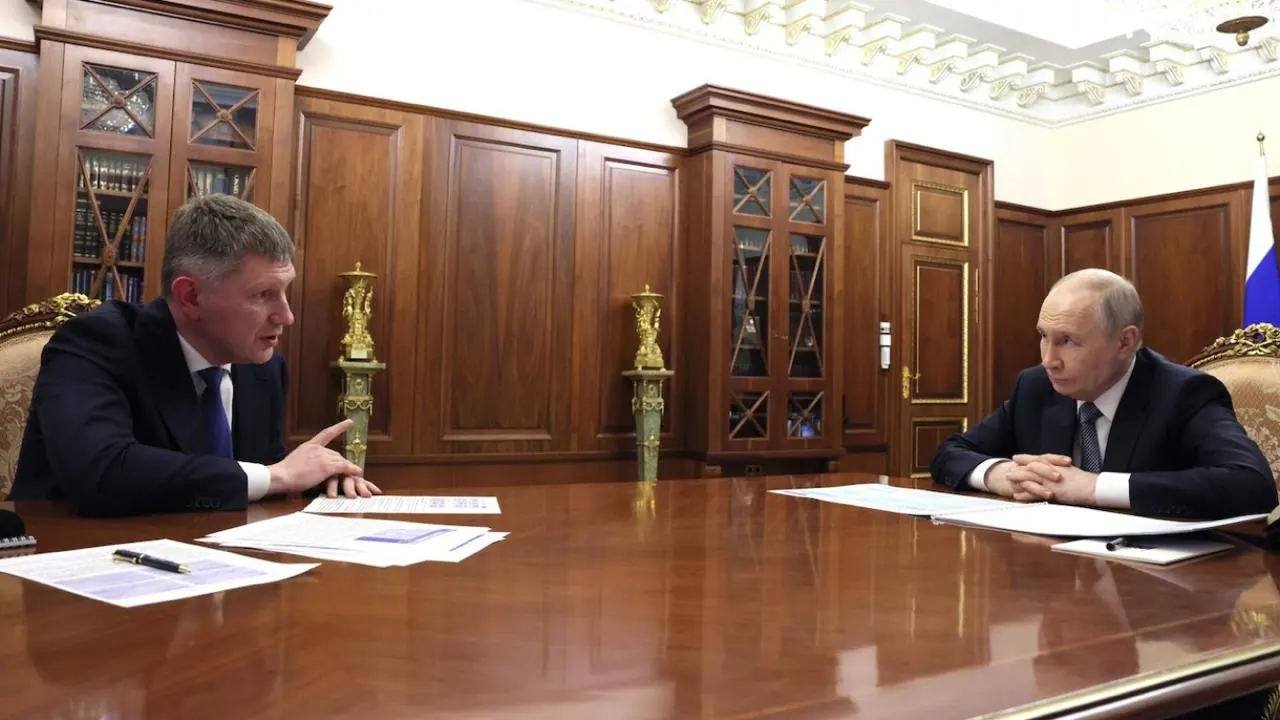 Министр экономического развития заявил на встрече с президентом, что российская экономика растёт быстрее американской, несмотря на санкции. В то же время данные МВФ показывают существенное отставание по ВВП на душу населения.