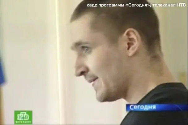 41‑летний Андрей Кийко, осуждённый за убийства, изнасилования и разбои, исчез из больничной палаты после ранения на СВО; поиски ведутся в поселке Ропша Ломоносовского района.