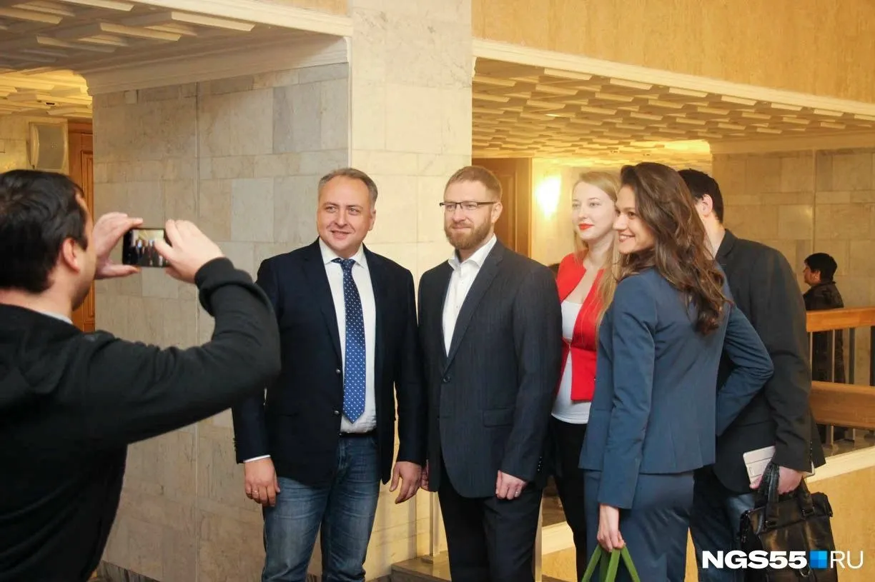 Петроградский районный суд 29 мая приостановил слушание дела о растрате 37 млн рублей. По решению суда Малькевичу разрешили уехать на службу на СВО; ранее он сложил мандат депутата ЗакСа.