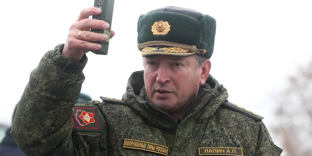 Генерал-полковник Александр Лапин, уволенный с воинских должностей, рассматривается как возможный председатель комитета Госдумы по обороне. Ранее его критиковали за сдачу Лимана и решения, затронувшие оборону Курской области.