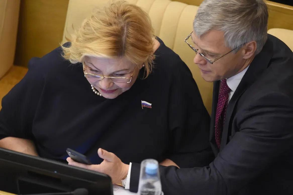 Двое депутатов, в том числе представитель Челябинской области, оказались единственными, кто проголосовал против обращения по удару в Старобельске; спикер назвал инцидент «техническим сбоем» и потребовал проверить голосование.