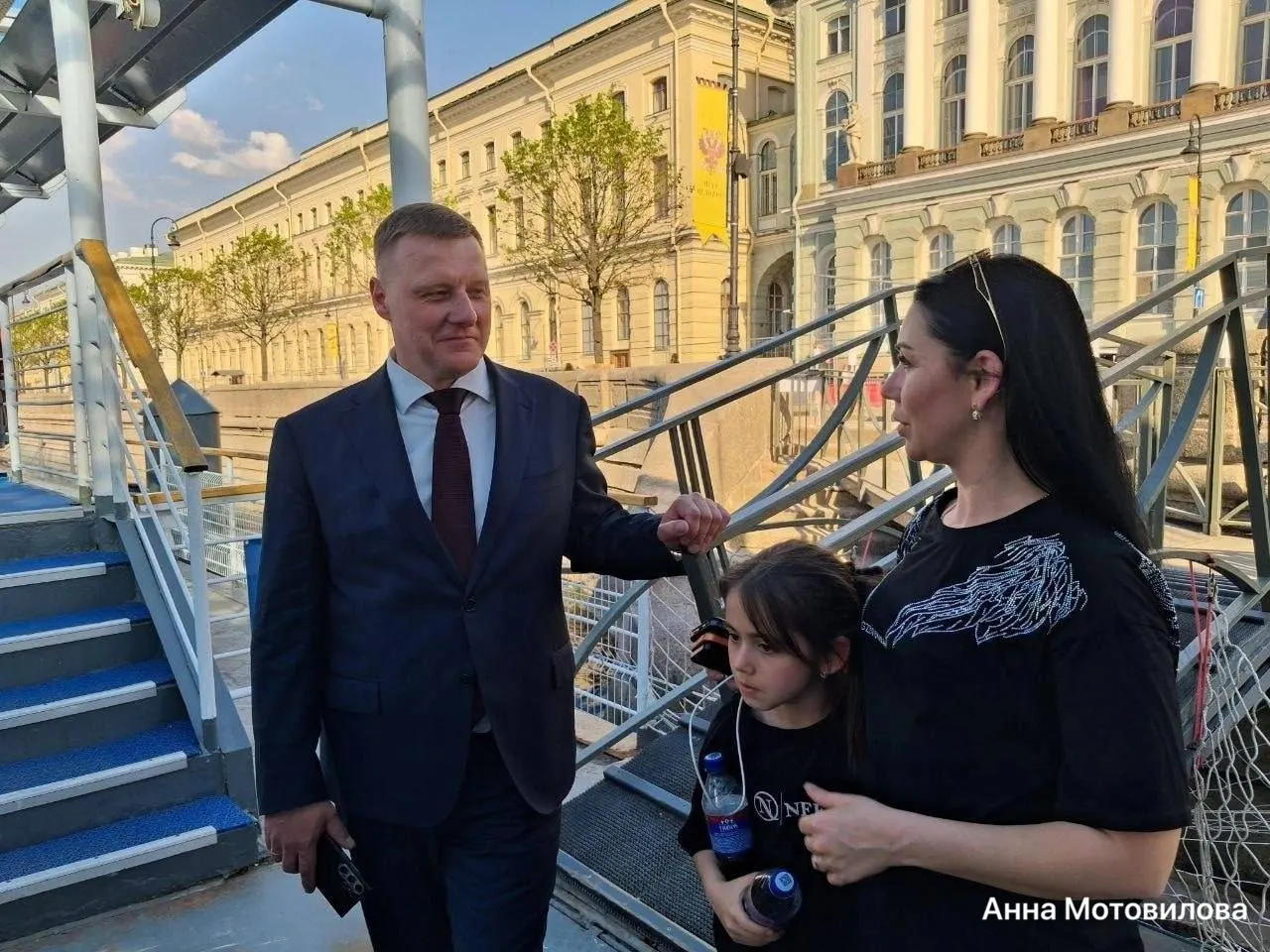 Представители петербургской администрации встретили ансамбль «Нефес», поблагодарили коллектив за выступление и заявили, что задержание руководителя и ещё двух человек, по всей видимости, оказалось недоразумением; власти пояснили, что полиция реагировала на использование символики запрещённой организации.