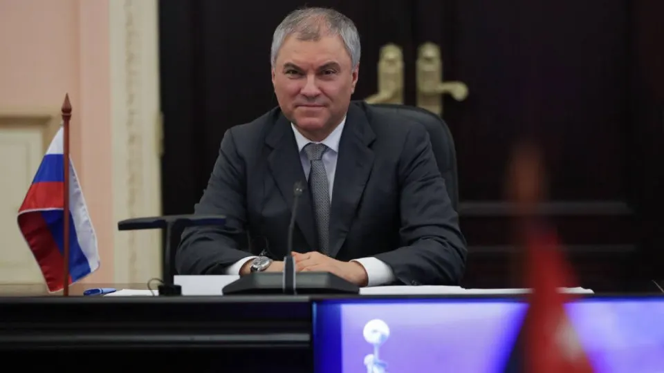 Председатель Госдумы заявил, что использование западного оружия и спутниковых систем для ударов по гражданским объектам может вынудить Россию ответить «оружием, которое не оставит следа», после атаки на оккупированный Старобельск.
