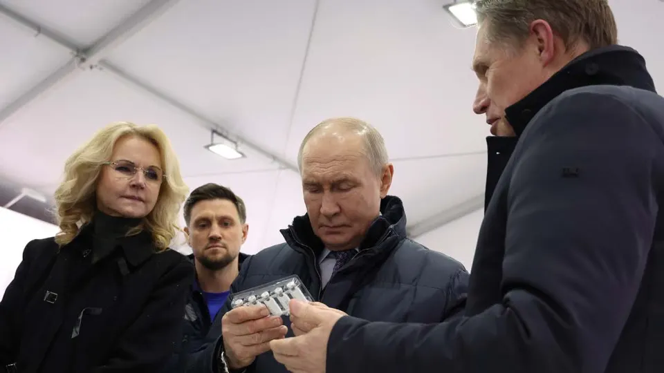 Запущена масштабная госпрограмма по биотехнологиям и замедлению старения: биопечать тканей, генная терапия и выращивание органов в животных — с целью возможности замены органов к 2030 году. Эксперты сомневаются в скорых результатах.