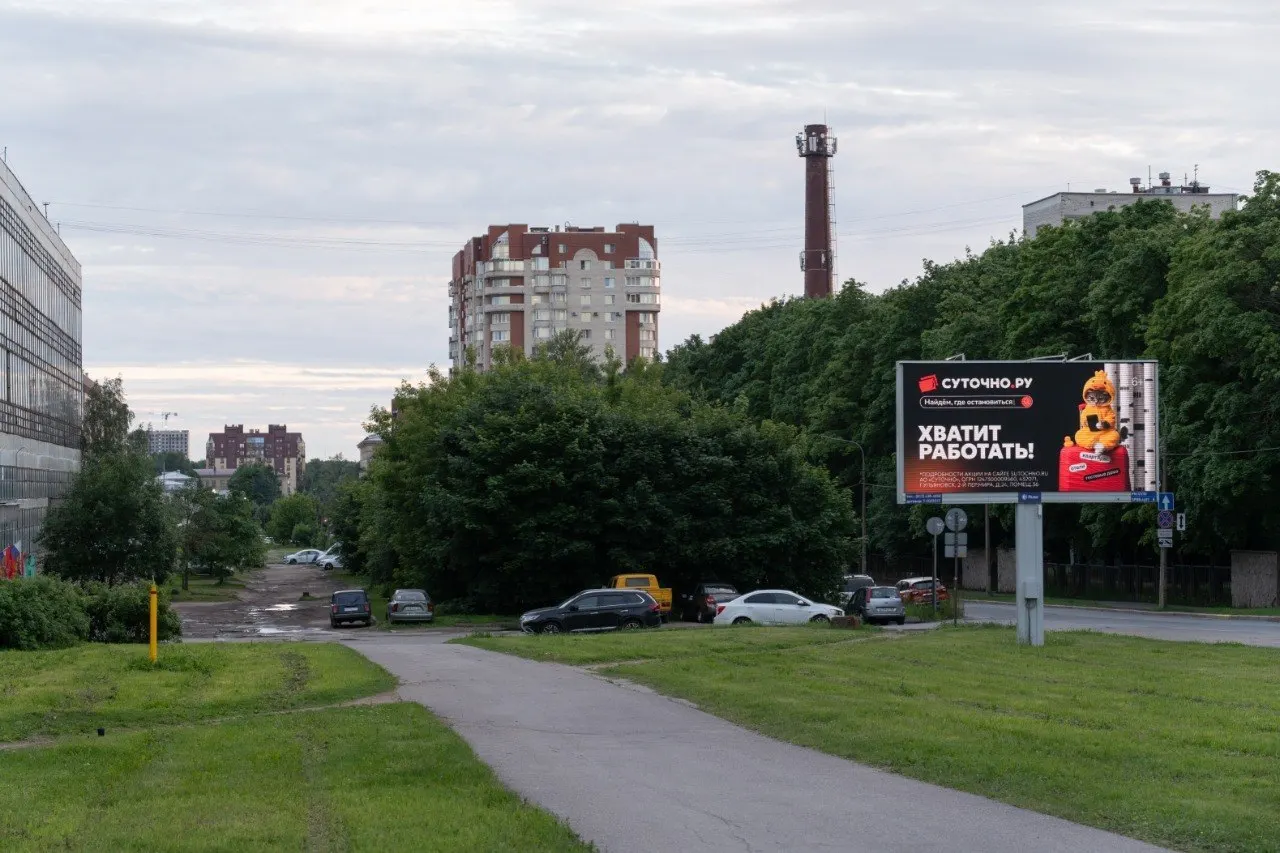 Краткая сводка: в Петербурге и Ленобласти обнаружили тело писателя, объявили состав артистов «Алых парусов», спасатели извлекли из Мойки голову животного; в России — гибель ребёнка в Раменском после атаки БПЛА, заочный приговор историка Тамаре Эйдельман и инициативы по уголовной ответственности за домашнее насилие.