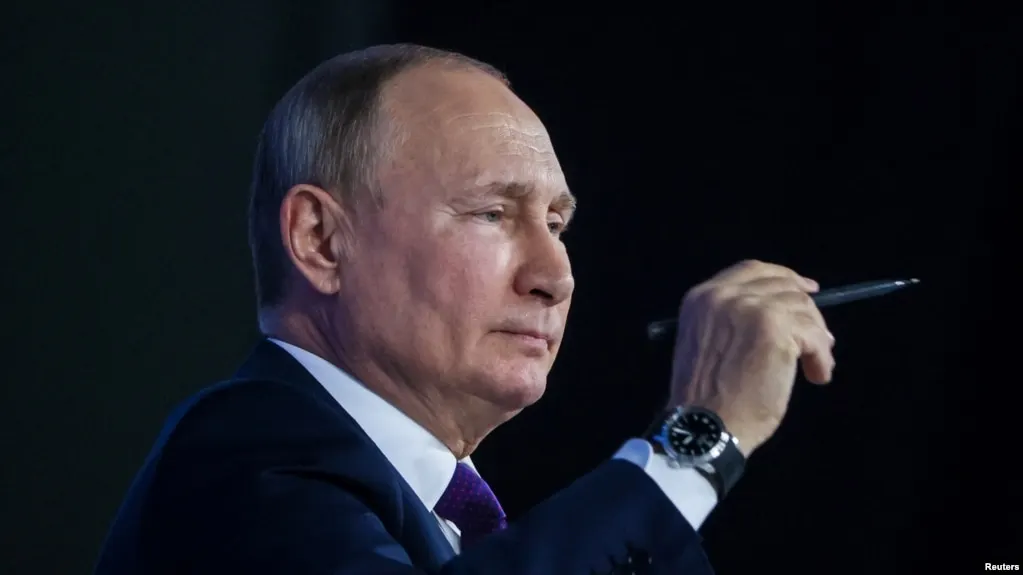 На Совете по поддержке русского языка президент призвал выделить русский язык в самостоятельную образовательную единицу, а также анонсировал учебный модуль о статусе языка и языковой политике.