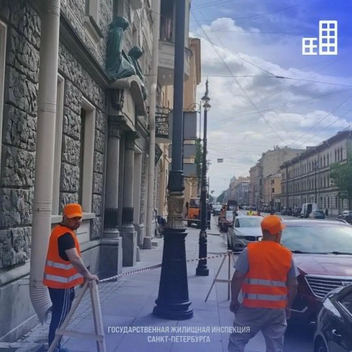 На Кирочной улице отрабатывали уборку снега и слаженную работу служб на случай внезапного снежного коллапса.