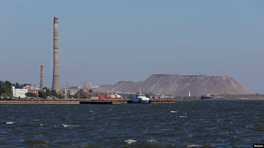 В результате ночной атаки беспилотников в Азовском море погибли пять граждан Азербайджана, несколько человек получили ранения. Повреждены сухогрузы и танкер, также поступала информация о серьёзных повреждениях корвета в Кронштадте.