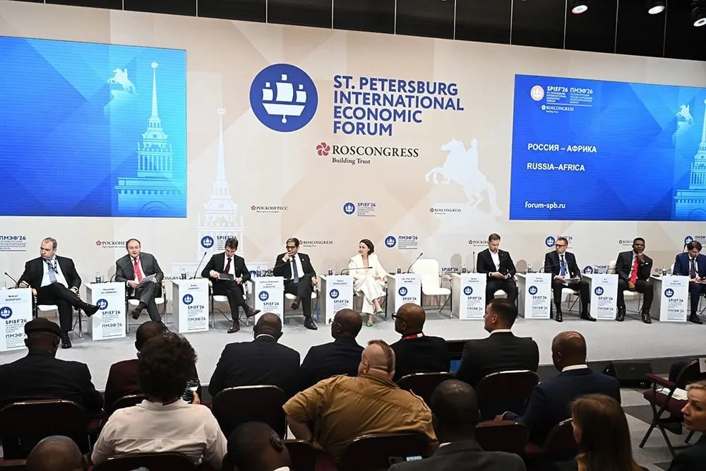 За полтора года Россию посетили 17 африканских лидеров, товарооборот достиг $27 млрд. Третий саммит в Москве запланирован на 28–29 октября. Ключевая задача — помочь Африке преодолеть дефицит электроэнергии через комплексные решения.