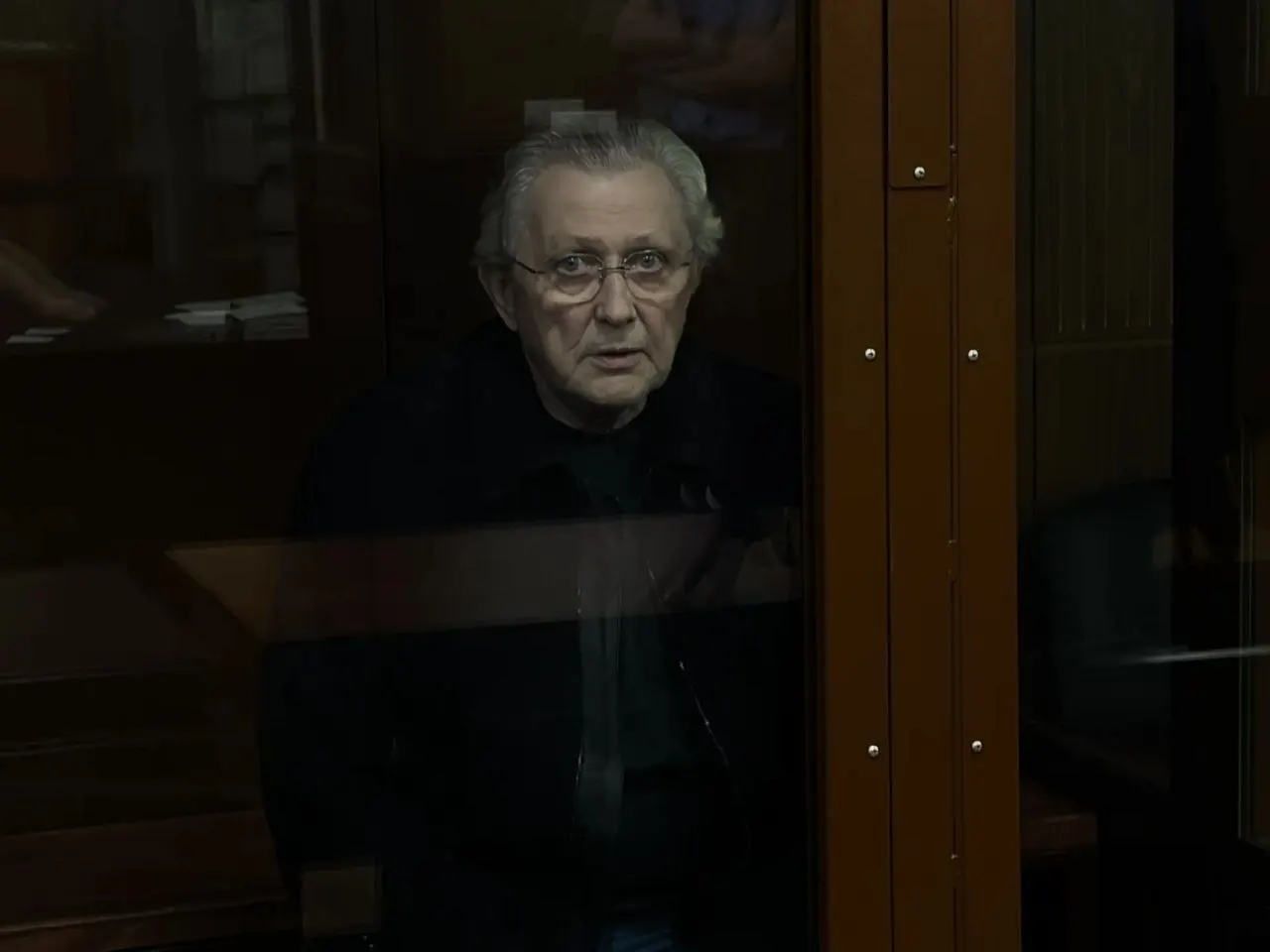 По словам журналиста Евгения Вышенкова, бизнесмен ожидал приход силовиков 17 июня: при обыске в его доме были адвокаты, а сам Трабер сделал тревожный телефонный звонок. Его доставили в Москву по делу об убийстве депутата.