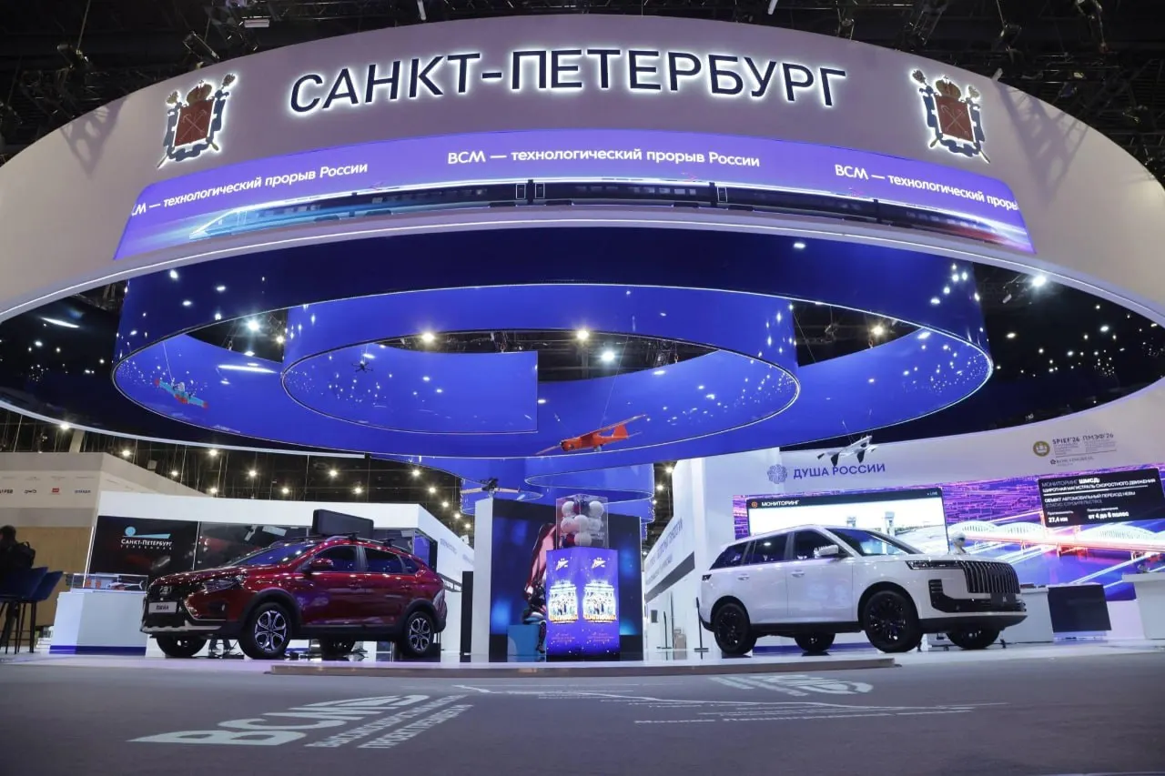 За день до открытия ПМЭФ‑2026 в «Экспофоруме» показали выставочный стенд Петербурга с макетом реконструкции бывшей тюрьмы «Кресты» и проектами Широтной магистрали.