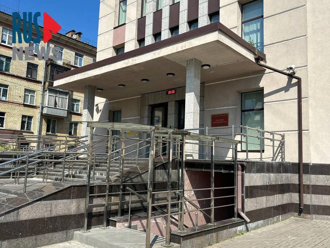 В Невском районном суде Петербурга допрошен мужчина, который пожаловался на спорный эпизод «Масяни». Автора мультсериала обвиняют в призывах против безопасности государства и нарушениях требований об иноагентах.