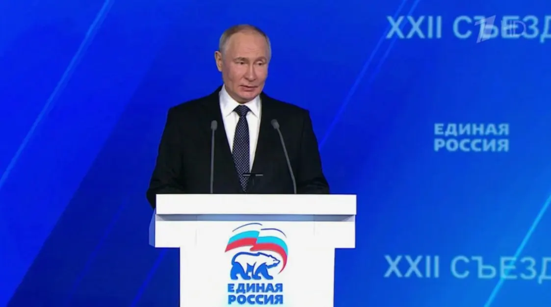 Кремль не исключает появления президента на предвыборном съезде правящей партии. Это может усилить поддержку «Единой России» на фоне падения её рейтинга.