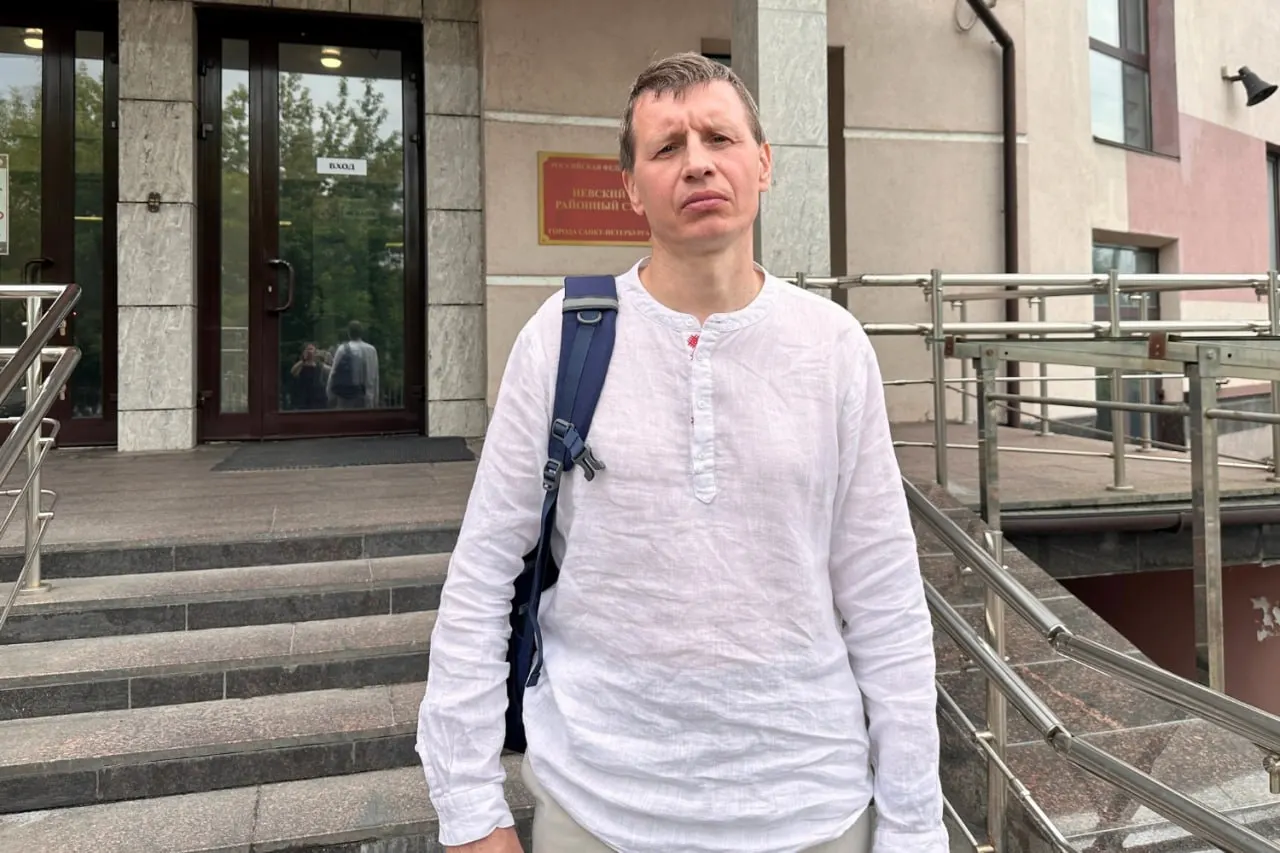 Невский суд признал мужчину виновным в пропаганде символики запрещённых организаций за сообщение 2022 года и назначил штраф в 2 000 рублей.