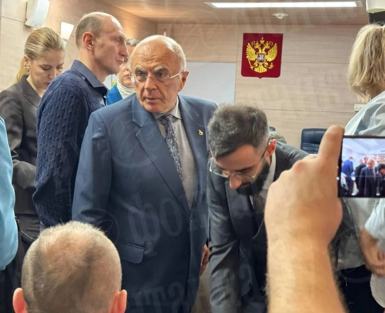 Арбитраж отменил обеспечительные меры по делу о национализации имущества вуза. После периода кадровых смен, задержек зарплат и риска банкротства в университете рассчитывают восстановить работу и провести приёмную кампанию.