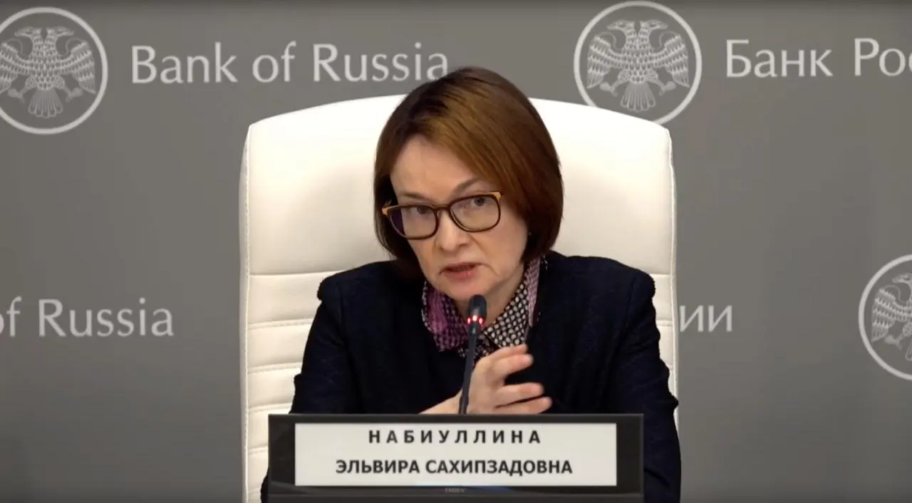 Глава Банка России подтвердила, что временно потеряла голос из‑за простуды, поблагодарила тех, кто переживал о её здоровье, и отвергла слухи о кадровых перестановках.