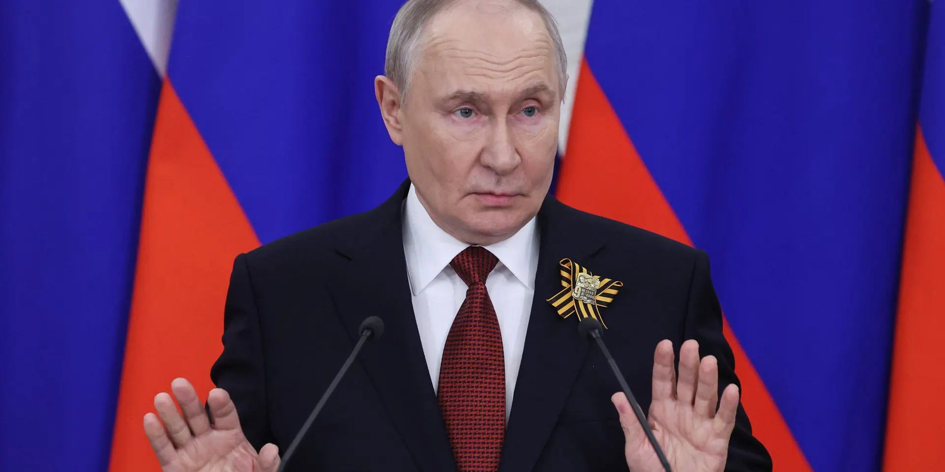 Высокопоставленные чиновники предупредили, что продолжение текущего уровня военных расходов приведёт к резкому росту дефицита. Путин поручил искать сокращения в гражданских статьях бюджета, пока идёт спор между экономистами и силовыми ведомствами.