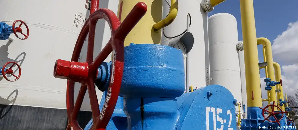 Транзит российского газа через Украину остановлен после отказа продлить контракт. Наибольшие трудности испытывает Молдова; другие страны организовали альтернативные маршруты поставок, тогда как Венгрия продолжит получать газ через «Турецкий поток».