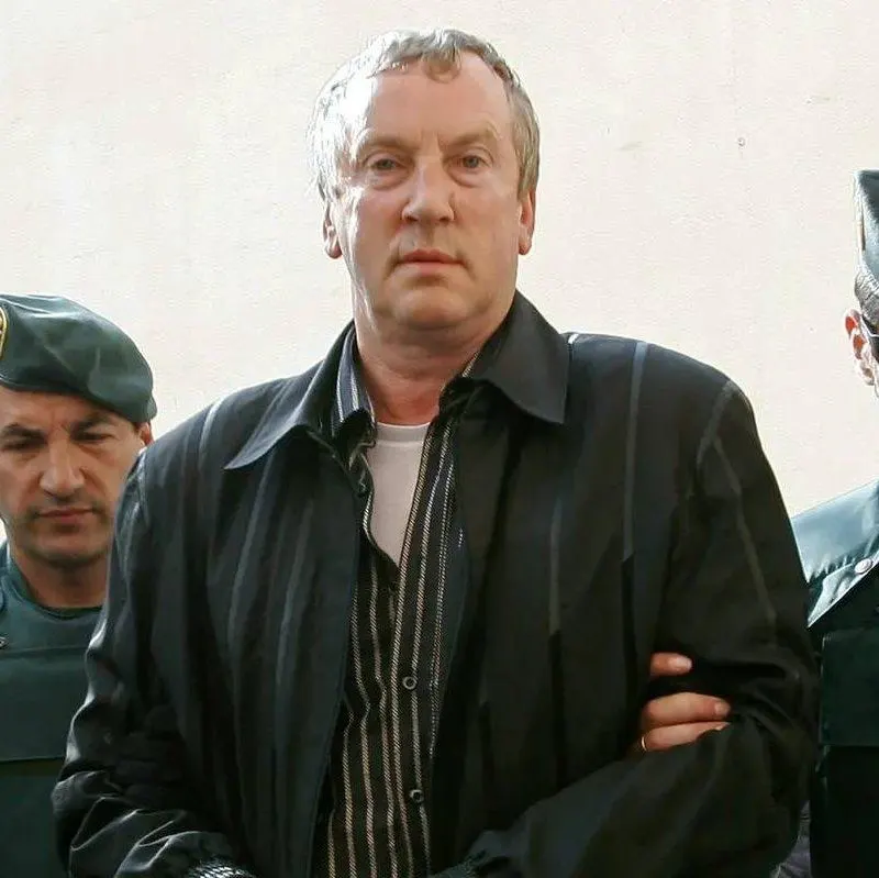 Силовики провели обыски и задержания в отношении двух влиятельных фигур петербургского криминального и делового мира. Официальные подробности следственных действий пока не раскрывают.