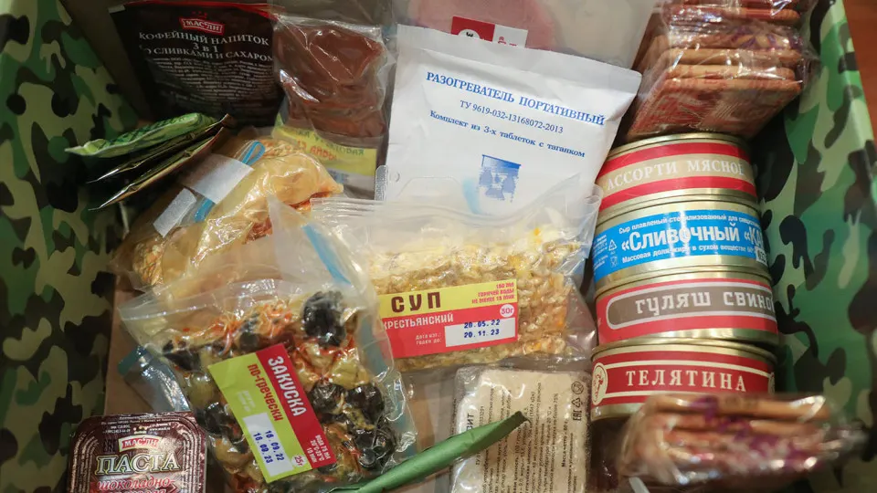По делу о поставках фальсифицированной мясной продукции для российской армии следствие сообщает о 170 тыс. банок и нескольких фигурантах — среди них руководители предприятий и бывший начальник продовольственного управления Минобороны.